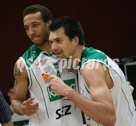 Basketball Bundesliga. W?rthersee Piraten gegen Panthers F?rstenfeld.  Kris Clarkson, Samo Grum (Piraten). Klagenfurt, am 22.4.2007.
Foto: Kuess
---
pressefotos, pressefotografie, kuess, qs, qspictures, sport, bild, bilder, bilddatenbank