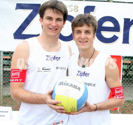 Beachvolleyball. Pressekonferenz. Felix Bl?uel, Xandi Huber. Klagenfurt, am 4.5.2007.
Foto: Kuess
---
pressefotos, pressefotografie, kuess, qs, qspictures, sport, bild, bilder, bilddatenbank