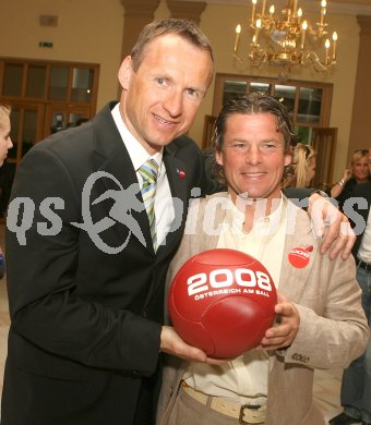 Fussball. Euro 2008. ?sterreich am Ball. Anton Pfeffer, Frenkie Schinkels. Klagenfurt, am 17.4.2007.
Foto: Kuess
---
pressefotos, pressefotografie, kuess, qs, qspictures, sport, bild, bilder, bilddatenbank