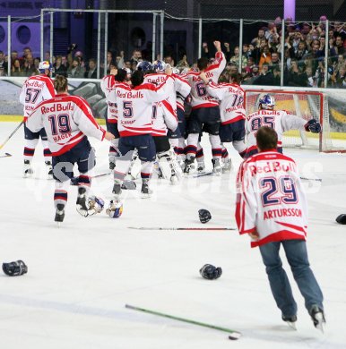 Eishockey Bundesliga. Finale. Red Bull Salzburg gegen VSV. Jubel Salzburg. Salzburg, am 5.4.2007.
Foto: Kuess
---
pressefotos, pressefotografie, kuess, qs, qspictures, sport, bild, bilder, bilddatenbank