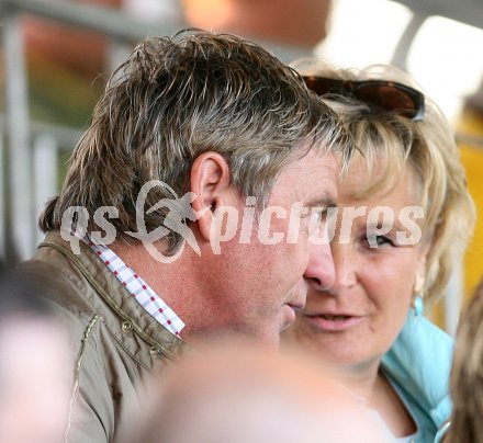 Fussball. Red Zac Liga. FC K?rnten gegen Kapfenberg. Walter Schachner, Claudia Haider (FCK). Klagenfurt, am 27.4.2007.
Foto: Kuess 
---
pressefotos, pressefotografie, kuess, qs, qspictures, sport, bild, bilder, bilddatenbank