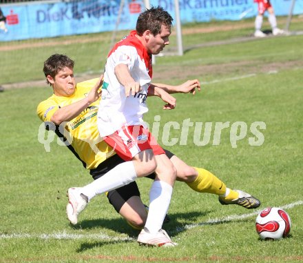 Fussball Unterliga Ost. KAC gegen Reichenau. Albin Kesselbacher (KAC), Rene Lenhardt (Reichenau). Klagenfurt, am 28.4.2007.
Foto: Kuess
---
pressefotos, pressefotografie, kuess, qs, qspictures, sport, bild, bilder, bilddatenbank