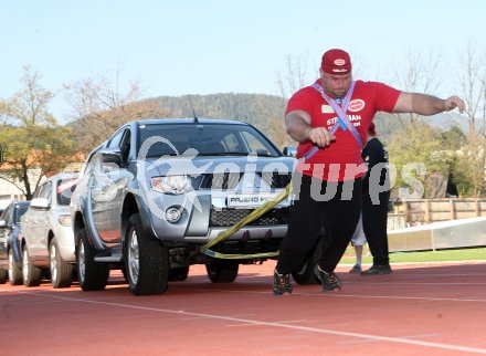 Gelungener Weltrekordversuch. (Zog 7 Autos). Hubert D?rer. Villach, am 14.4.2007.
Foto: Kuess
---
pressefotos, pressefotografie, kuess, qs, qspictures, sport, bild, bilder, bilddatenbank