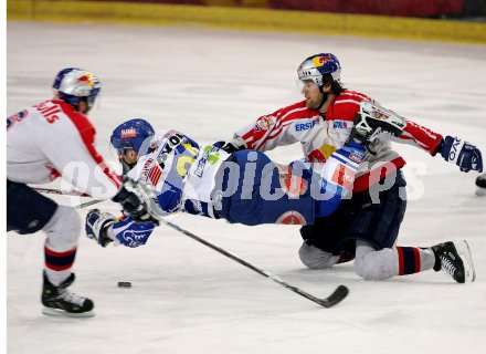 Eishockey Bundesliga. Red Bull Salzburg gegen VSV. Darby Hendrickson (Salzburg), Markus Peintner (VSV). Salzburg, am 5.4.2007.
Foto: Kuess
---
pressefotos, pressefotografie, kuess, qs, qspictures, sport, bild, bilder, bilddatenbank