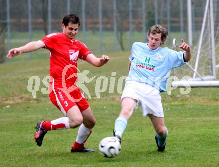 Fussball Unterliga West. Sachsenburg gegen Rothenthurn. Ronald Linder (Sachsenburg), Wolfgang Lichtner (Rothenthurn). Sachsenburg, am 31.3.2007.
Foto: Kuess 
---
pressefotos, pressefotografie, kuess, qs, qspictures, sport, bild, bilder, bilddatenbank