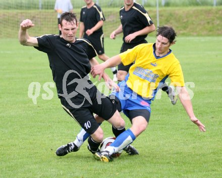 Fussball Kaerntner Liga. Lendorf gegen Bleiburg. Alexander Preissl (Lendorf), Rok Pavlicic (Bleiburg). Lendorf, am 17.5.2007.
Foto: Kuess
---
pressefotos, pressefotografie, kuess, qs, qspictures, sport, bild, bilder, bilddatenbank