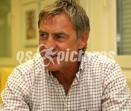 Fussball. Red Zac Liga. FC K?rnten gegen Kapfenberg. Trainer Walter Schachner (FCK). Klagenfurt, am 27.4.2007.
Foto: Kuess 
---
pressefotos, pressefotografie, kuess, qs, qspictures, sport, bild, bilder, bilddatenbank