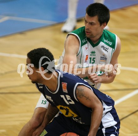 Basketball Bundesliga. W?rthersee Piraten gegen Panthers F?rstenfeld. Samo Grum(Piraten), Jason David Detrick (F?rstenfeld). Klagenfurt, am 22.4.2007.
Foto: Kuess
---
pressefotos, pressefotografie, kuess, qs, qspictures, sport, bild, bilder, bilddatenbank