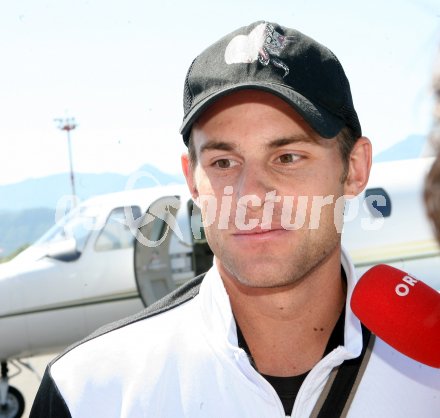 Tennis.  Andy Roddick landet am Flughafen Klagenfurt. Klagenfurt, am 19.5.2007.
Foto: Kuess
---
pressefotos, pressefotografie, kuess, qs, qspictures, sport, bild, bilder, bilddatenbank