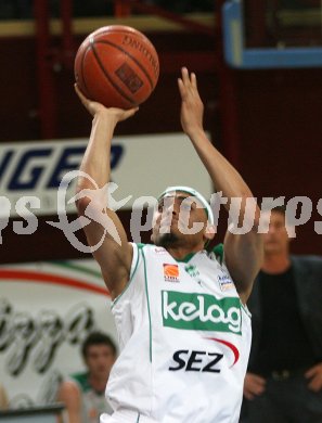 Basketball. Kelag W?rthersee Piraten gegen Lions Traiskirchen. Anthony Shavies (Piraten). Klagenfurt, 14.4.2007.
Foto. Kuess
---
pressefotos, pressefotografie, kuess, qs, qspictures, sport, bild, bilder, bilddatenbank