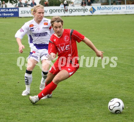 Fussball Regionalliga. SAK gegen Perg. Alexander Lessnigg (SAK),  Christian Felkel (Perg). Klagenfurt, am 16.5.2007.
Foto: Kuess
---
pressefotos, pressefotografie, kuess, qs, qspictures, sport, bild, bilder, bilddatenbank