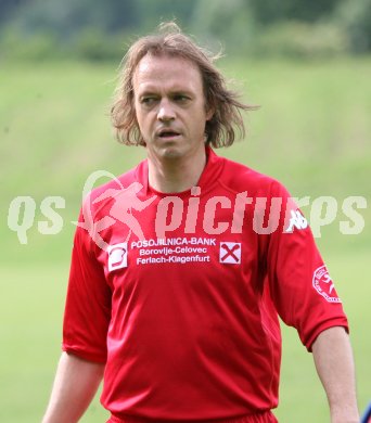 Fussball Unterliga Ost. K?ttmannsdorf gegen DSG Sele/Zell. Spielertrainer Samo Vidovic (Zell). K?ttmannsdorf, am 28.5.2007.
Foto: Kuess
---
pressefotos, pressefotografie, kuess, qs, qspictures, sport, bild, bilder, bilddatenbank