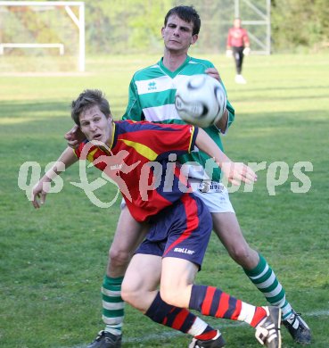 Fussball K?rntner Liga. ASTUS Ferlach gegen Landskron. Gerd Tragner (Ferlach), Richard Thurner (Landskron). Ferlach, am 28.4.2007.
Foto: Kuess 
---
pressefotos, pressefotografie, kuess, qs, qspictures, sport, bild, bilder, bilddatenbank