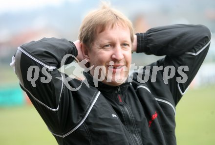 Fussball 1. Klasse D. ASV gegen Donau. Trainer Hans Joachim Leitner (Donau). Klagenfurt, am 1.4.2007.
Foto: Kuess
---
pressefotos, pressefotografie, kuess, qs, qspictures, sport, bild, bilder, bilddatenbank