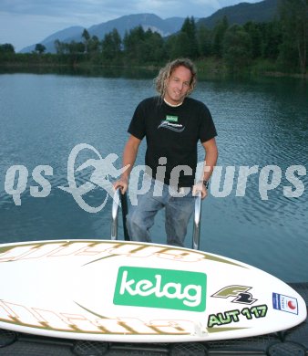 Surfen. Surfweltcup. Mario Inthal. St. Johann, am 1.6.2007.
Foto: Kuess
---
pressefotos, pressefotografie, kuess, qs, qspictures, sport, bild, bilder, bilddatenbank