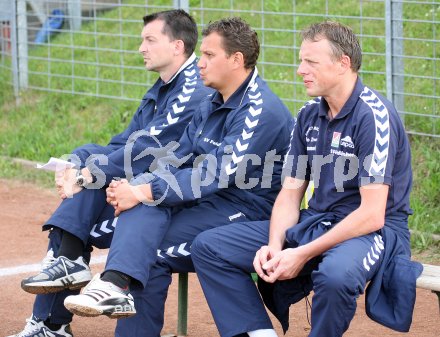 Fussball Regionalliga. Spittal gegen Feldkirchen. Feldkirchner Betreuerbank, Trainer Rudi Perz. Spittal, am 5.6.2007.
Foto: Kuess
---
pressefotos, pressefotografie, kuess, qs, qspictures, sport, bild, bilder, bilddatenbank