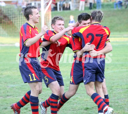 Fussball K?rntner Liga. ATUS Ferlach gegen Landskron. Torjubel (Ferlach). Ferlach, am 28.4.2007.
Foto: Kuess
---
pressefotos, pressefotografie, kuess, qs, qspictures, sport, bild, bilder, bilddatenbank