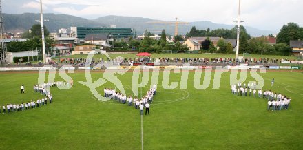 Fussball Regionalliga. Spittal gegen Feldkirchen. SV Spittal Logo am Fussballplatz dargestellt von Nachwuchsfussballern.  Spittal, am 5.6.2007.
Foto: Kuess
---
pressefotos, pressefotografie, kuess, qs, qspictures, sport, bild, bilder, bilddatenbank