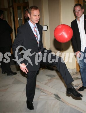 Fussball. Euro 2008. ?sterreich am Ball. Heinz Palme. Klagenfurt, am 17.4.2007.
Foto: Kuess
---
pressefotos, pressefotografie, kuess, qs, qspictures, sport, bild, bilder, bilddatenbank