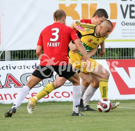 Fussball Red Zac Liga. FC K?rnten gegen Admira. Stanko Bubalo (FCK), Andreas Gradinger, Thomas Panny (Admira). Klagenfurt, am 11.5.2007.
Foto: Kuess
---
pressefotos, pressefotografie, kuess, qs, qspictures, sport, bild, bilder, bilddatenbank