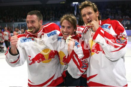 Eishockey Bundesliga. Red Bull Salzburg gegen VSV. Jubel Salzburg. Peter Kasper, Dieter Kalt, Philipp Pinter. Salzburg, am 5.4.2007.
Foto: Kuess
---
pressefotos, pressefotografie, kuess, qs, qspictures, sport, bild, bilder, bilddatenbank