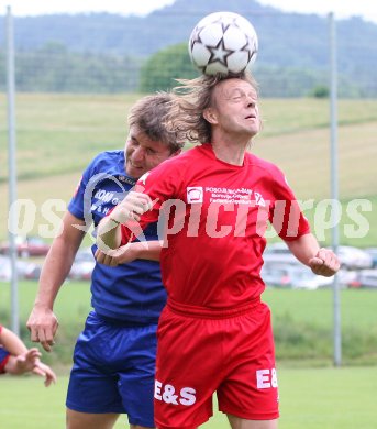 Fussball Unterliga Ost. K?ttmannsdorf gegen DSG Sele/Zell. Benno Grottenegg (K?ttmannsdorf), Spielertrainer Samo Vidovic (Zell). K?ttmannsdorf, am 28.5.2007.
Foto: Kuess
---
pressefotos, pressefotografie, kuess, qs, qspictures, sport, bild, bilder, bilddatenbank