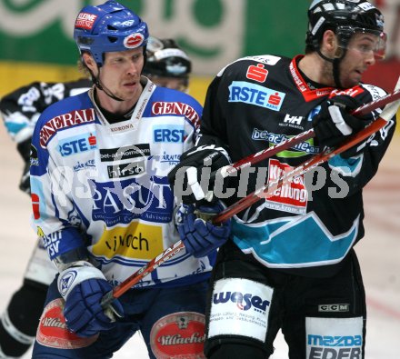 Eishockey Bundesliga. VSV gegen Liwest Black Wings Linz. Mike Stewart (VSV), Gregor Baumgartner (Linz). Villach, am 20.3.2007.
Foto: Kuess
---
pressefotos, pressefotografie, kuess, qs, qspictures, sport, bild, bilder, bilddatenbank