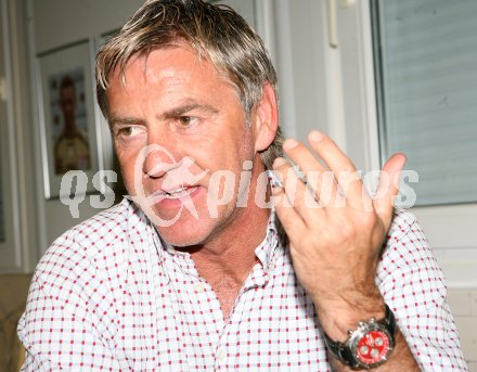 Fussball. Red Zac Liga. FC K?rnten gegen Kapfenberg. Trainer Walter Schachner (FCK). Klagenfurt, am 27.4.2007.
Foto: Kuess 
---
pressefotos, pressefotografie, kuess, qs, qspictures, sport, bild, bilder, bilddatenbank