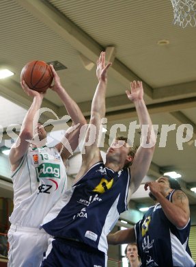 Basketball Bundesliga. W?rthersee Piraten gegen Panthers F?rstenfeld. Srdan Helbich (Piraten), Christian Kollik (F?rstenfeld). Klagenfurt, am 22.4.2007.
Foto: Kuess
---
pressefotos, pressefotografie, kuess, qs, qspictures, sport, bild, bilder, bilddatenbank