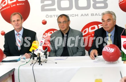 Pressekonferenz mit Felix Magath.  Heinz Palme, Felix Magath, Beppo Mauhart. Klagenfurt, 17.4.2007
Foto: Kuess
---
pressefotos, pressefotografie, kuess, qs, qspictures, sport, bild, bilder, bilddatenbank