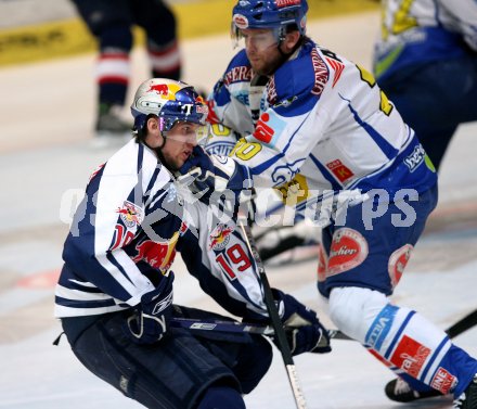 Eishockey Bundesliga. VSV gegen Red Bull Salzburg. Mickey Elick (VSV), Gregor Hager (Salzburg) . Villach, am 3.4.2007.
Foto: Kuess
---
pressefotos, pressefotografie, kuess, qs, qspictures, sport, bild, bilder, bilddatenbank