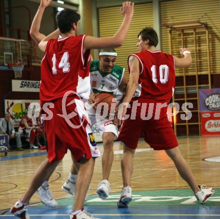 Basketball. Kelag W?rthersee Piraten gegen Lions Traiskirchen. Anthony Shavies (Piraten), Stjepan Stazic, Dzmitry Paliashchuk (Traiskirchen). Klagenfurt, 14.4.2007.
Foto. Kuess
---
pressefotos, pressefotografie, kuess, qs, qspictures, sport, bild, bilder, bilddatenbank