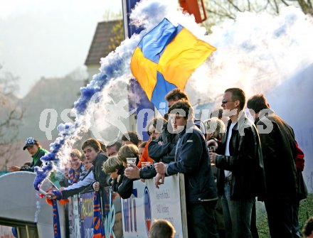 Fu?ball Regionalliga. SK St. Andr?/Lavanttal gegen FC Blau-Wei? Linz. Fans von St. Andr?. St. Andr?, 8.4.2007.
Foto: Kuess
---
pressefotos, pressefotografie, kuess, qs, qspictures, sport, bild, bilder, bilddatenbank