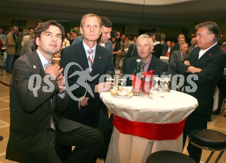 Fussball. Euro 2008. ?sterreich am Ball. Christian Schm?lzer, Heinz Palme, Walter Kogler, Thomas Partl, B?rgermeister Harald Scheucher. Klagenfurt, am 17.4.2007.
Foto: Kuess
---
pressefotos, pressefotografie, kuess, qs, qspictures, sport, bild, bilder, bilddatenbank