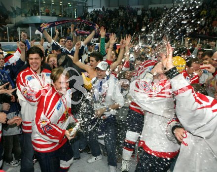 Eishockey Bundesliga. Red Bull Salzburg gegen VSV. Jubel Salzburg. Dieter Kalt. Salzburg, am 5.4.2007.
Foto: Kuess
---
pressefotos, pressefotografie, kuess, qs, qspictures, sport, bild, bilder, bilddatenbank