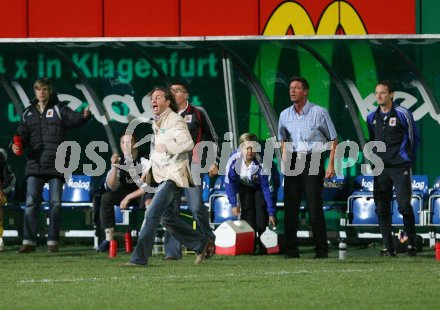 Fussball. Red Zac Liga. FC K?rnten gegen TSV Sparkasse Hartberg. Aufregung auf der Betreuerbank (FCK). Klagenfurt, am 13.4.2007.
Foto: Kuess
---
pressefotos, pressefotografie, kuess, qs, qspictures, sport, bild, bilder, bilddatenbank