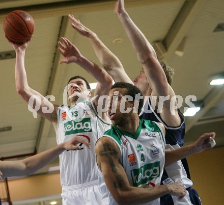 Basketball Bundesliga. W?rthersee Piraten gegen Panthers F?rstenfeld. Srdan Helbich, Kris Clarkson (Piraten). Klagenfurt, am 22.4.2007.
Foto: Kuess
---
pressefotos, pressefotografie, kuess, qs, qspictures, sport, bild, bilder, bilddatenbank