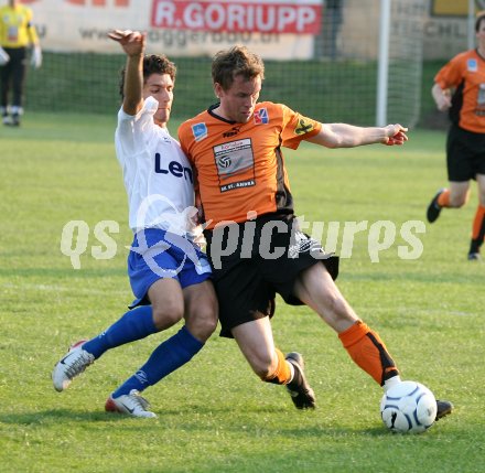 Fu?ball Regionalliga. SK St. Andr?/Lavanttal gegen FC Blau-Wei? Linz. H?ller Thomas (St. Andr?), G?ksin Ertan (Linz). St. Andr?, 8.4.2007.
Foto: Kuess
---
pressefotos, pressefotografie, kuess, qs, qspictures, sport, bild, bilder, bilddatenbank