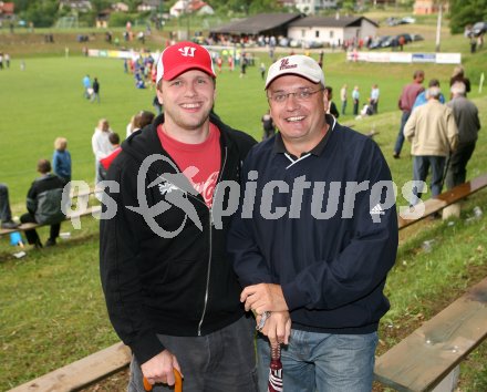 Fussball Unterliga Ost. K?ttmannsdorf gegen DSG Sele/Zell. Besucher des Spieles Thomas P?ck und Vater Herbert. K?ttmannsdorf, am 28.5.2007.
Foto: Kuess
---
pressefotos, pressefotografie, kuess, qs, qspictures, sport, bild, bilder, bilddatenbank