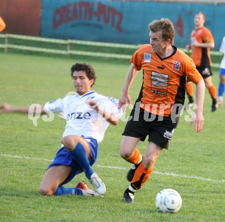 Fu?ball Regionalliga. SK St. Andr?/Lavanttal gegen FC Blau-Wei? Linz. Thomas H?ller (St. Andr?), Ertan G?ksin (Linz). St. Andr?, 8.4.2007.
Foto: Kuess
---
pressefotos, pressefotografie, kuess, qs, qspictures, sport, bild, bilder, bilddatenbank