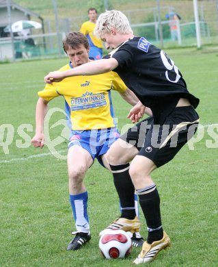 Fussball Kaerntner Liga. Lendorf gegen Bleiburg. Franz Mussnig (Lendorf), Rene Partl (Bleiburg). Lendorf, am 17.5.2007.
Foto: Kuess
---
pressefotos, pressefotografie, kuess, qs, qspictures, sport, bild, bilder, bilddatenbank