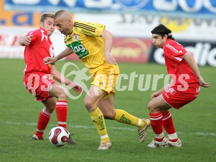 Fussball. Red Zac Liga. FC K?rnten gegen TSV Sparkasse Hartberg. Stanko Bubalo (FCK), Hannes Koch (Hartberg). Klagenfurt, am 13.4.2007.
Foto: Kuess
---
pressefotos, pressefotografie, kuess, qs, qspictures, sport, bild, bilder, bilddatenbank