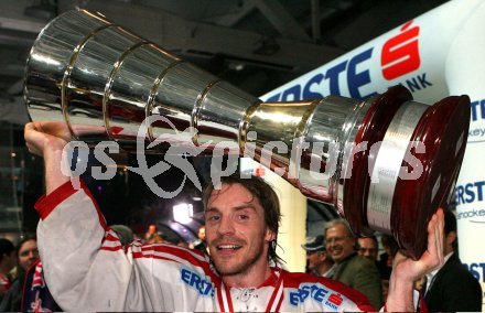 Eishockey Bundesliga. Red Bull Salzburg gegen VSV. Jubel Salzburg. Dieter Kalt. Salzburg, am 5.4.2007.
Foto: Kuess
---
pressefotos, pressefotografie, kuess, qs, qspictures, sport, bild, bilder, bilddatenbank