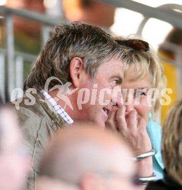 Fussball. Red Zac Liga. FC K?rnten gegen Kapfenberg. Walter Schachner, Claudia Haider (FCK). Klagenfurt, am 27.4.2007.
Foto: Kuess 
---
pressefotos, pressefotografie, kuess, qs, qspictures, sport, bild, bilder, bilddatenbank