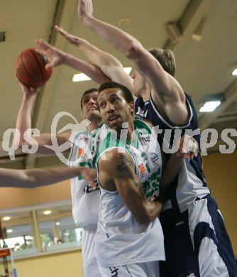 Basketball Bundesliga. W?rthersee Piraten gegen Panthers F?rstenfeld. Srdan Helbich, Kris Clarkson (Piraten). Klagenfurt, am 22.4.2007.
Foto: Kuess
---
pressefotos, pressefotografie, kuess, qs, qspictures, sport, bild, bilder, bilddatenbank