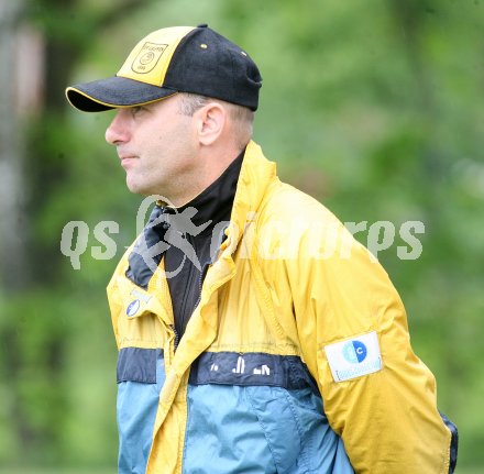 Fu?ball K?rntner Liga. Griffen gegen VSV. Trainer Nevenko Vasiljevic (Griffen). Griffen, am 5.5.2007.
Foto: Kuess
---
pressefotos, pressefotografie, kuess, qs, qspictures, sport, bild, bilder, bilddatenbank