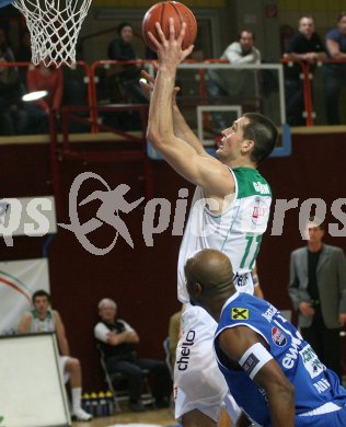 Basketball Bundesliga. W?rthersee Piraten gegen Gmunden. Stjepan Gavran (Piraten), Deteri Mayes (Gmunden). KLagenfurt, am 7.4.2007.
Foto: Kuess
---
pressefotos, pressefotografie, kuess, qs, qspictures, sport, bild, bilder, bilddatenbank