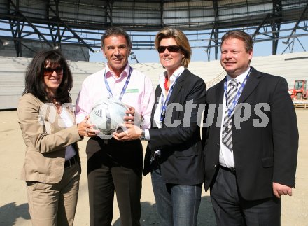 Pressekonferenz FCK neu. Claudia Schlegel, J?rg Haider, Alexandra Slama, Josef Steindorfer. Klagenfurt, am 21.4.2007.
Foto: Kuess 
---
pressefotos, pressefotografie, kuess, qs, qspictures, sport, bild, bilder, bilddatenbank