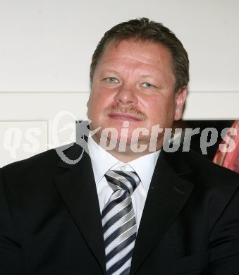 Pressekonferenz FCK neu.  Josef Steindorfer. Klagenfurt, am 21.4.2007.
Foto: Kuess 
---
pressefotos, pressefotografie, kuess, qs, qspictures, sport, bild, bilder, bilddatenbank