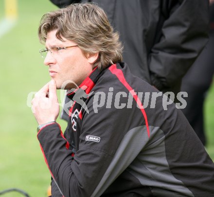 Fussball. K?rntner Liga. ATSV Wolfsberg gegen Lendorf. Trainer Thomas Wuntschek (Wolfsberg). Wolfsberg, am 8.4.2007.
Foto: Kuess
---
pressefotos, pressefotografie, kuess, qs, qspictures, sport, bild, bilder, bilddatenbank